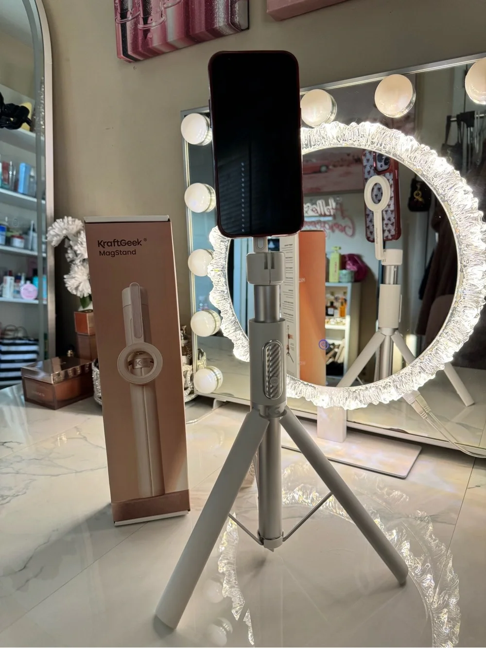 Magnetic iPhone tripod